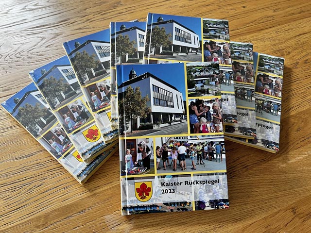 Frisch vom Druck in den Verkauf: Der Kaister Rückspiegel 2023.Foto: zVg