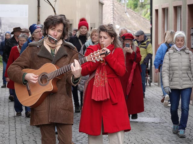 WunderKram mit Gabriel Kramer und Sonja Wunderlin in der Fischergasse. Foto: Peter Schütz