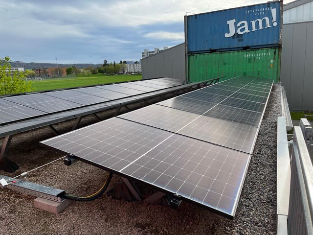 Die Photovoltaik-Anlage auf dem Jugendhaus JAM! Foto: zVg
