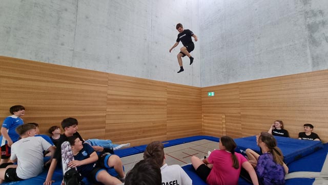 Das Freestyle Team Fricktal bot Action auf dem Riesentrampolin. Foto: zVg