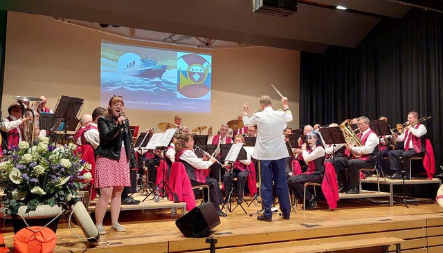 Hornussen: Musikgesellschaft entführt mit Jahreskonzert auf`s Traumschiff