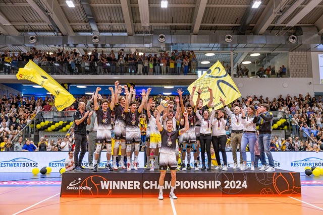 Gipf-Oberfrick/Schönenwerd: Bester Spieler Reto Giger freut sich über die Titelverteidigung