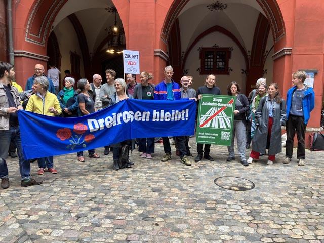 Übergabe der Petition in Basel. Foto: zVg