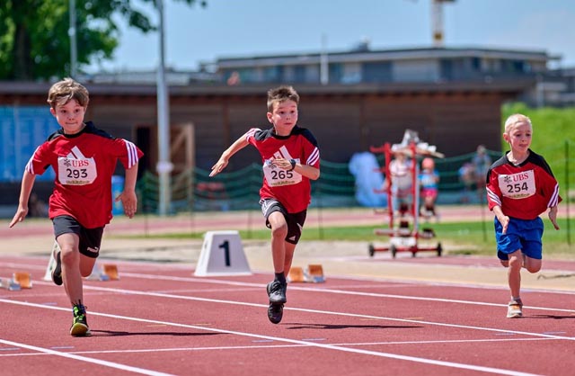 Die Herznacher Lias Rehmann, Ron Frey und Max Brückner im Sprint über 60 m. Foto: zVg