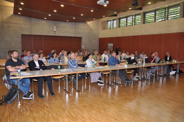 Die Delegierten der Fricktaler Gemeinden verfolgten interessiert die Ausführungen zum Hauptthema der diesjährigen Fricktalkonferenz, dem Leitfaden «Standortförderung in Gemeinden». Foto: Jörg Wägli