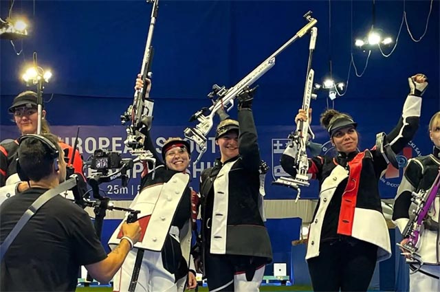 Nina Christen, Emely Jäggi und Chiara Leone (v.l.) nach ihrem verdienten Sieg. Foto: zVg