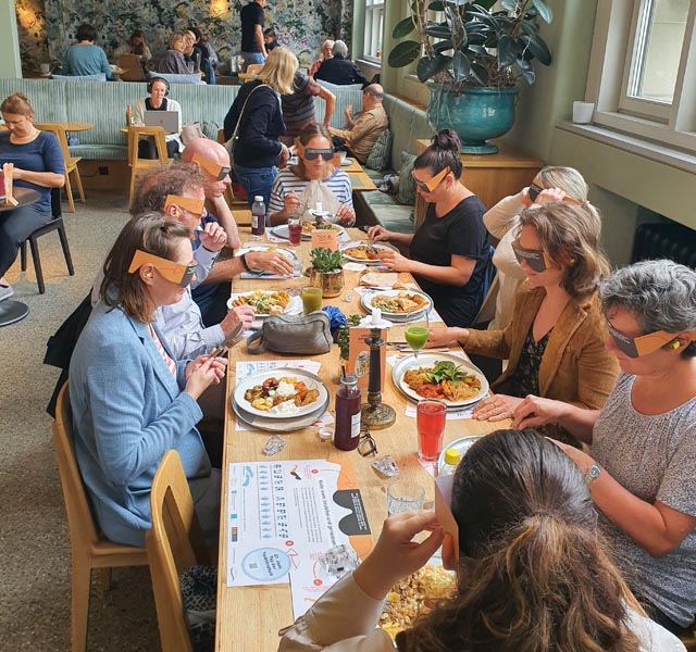 Isolation von Menschen mit Hörsehbehinderung in Gesundheitsinstitutionen verhindern 