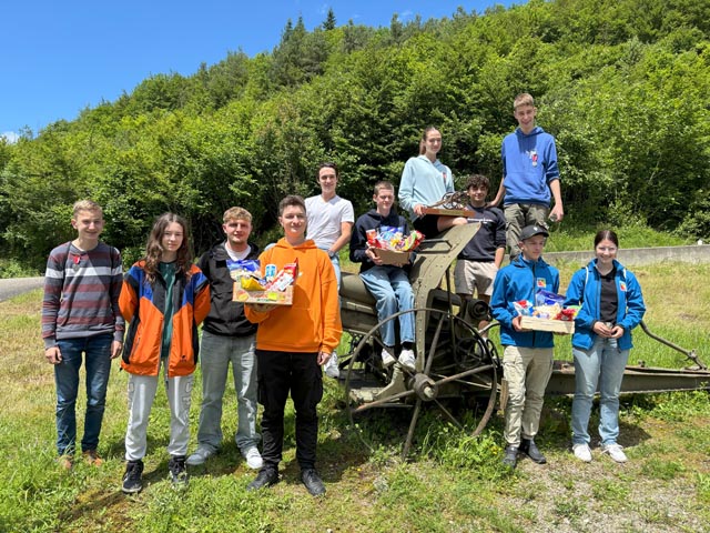 Bild: Links: Die Gruppe Frick 1, Freier Schiessverein Frick (Rang 2); Mitte: Die Gruppe Sparblig 1, Schiessverein Gansingen (Rang 1); Rechts: Die Gruppe Kaisten 1, Feldschützen Kaisten (Rang 2). Foto: zVg
