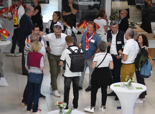 Waldshut DE: Beim Sommerempfang der Hochrheinkommission ging es um Vernetzung – und Fussball