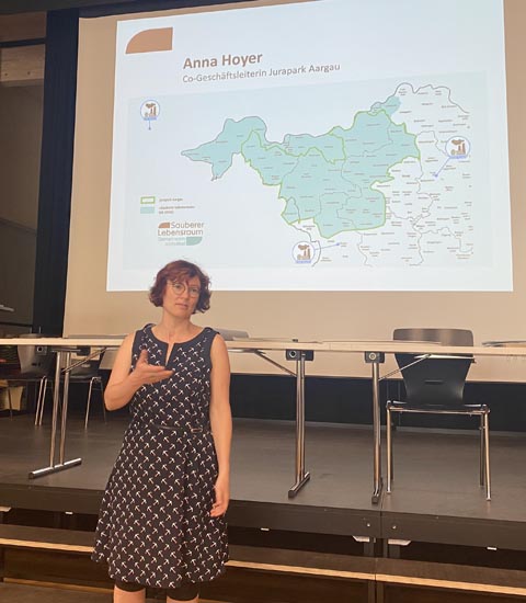  Anna Hoyer, Co-Geschäftsführerin des Juraparks Aargau, zeigte den neuen Perimeter der Mitgliedsgemeinden auf. Foto: Sonja Fasler 