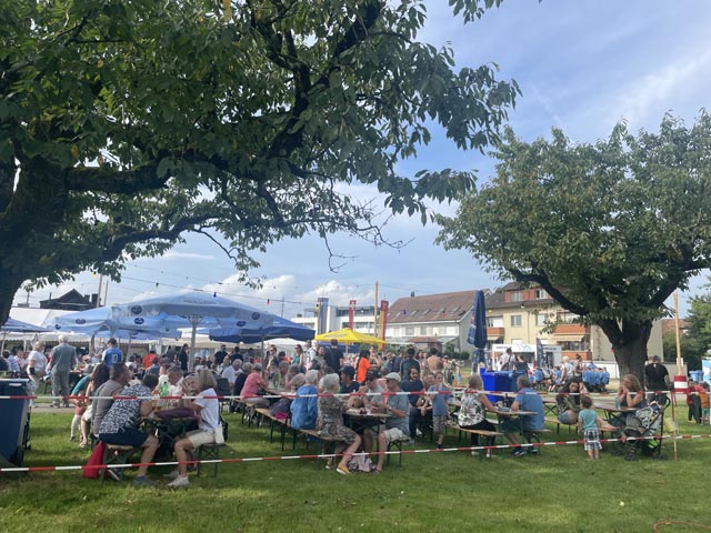 Volle Ränge auf dem Festplatz. Foto: Lilia Staiger