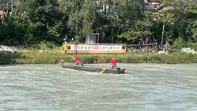 Die reissende Rhône verlangte den Pontonieren einiges ab. Foto: zVg