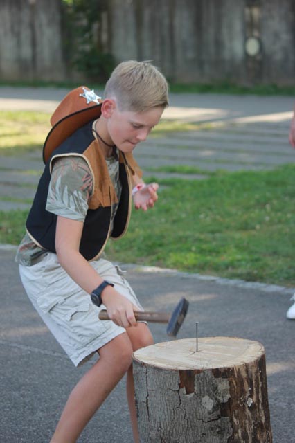 Nägel einschlagen. Foto: zVg