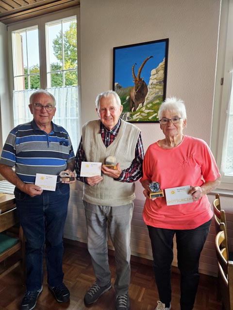 Bild (von links): 2. Viktor Erdin, 1. Rico Käser, 3. Bernadette Rippstein. Foto: zVg