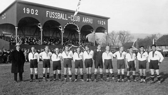 7. Dezember 1924: Mannschaftsfoto vor dem Meisterschafts-Heimspiel gegen YB (1:1). Foto: zvg / FCA-Archiv