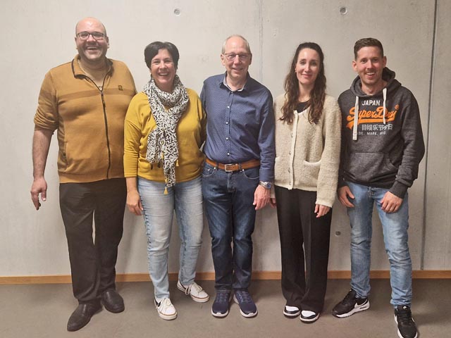 Der Vorstand (von links: Philippe Vuillaume (Kassier), Monika Wendelspiess (Vizepräsidentin), Josef Schlienger (Präsident), Sarah Kaufmann (Aktuarin), Marc Gersbach (Material). Foto: zVg