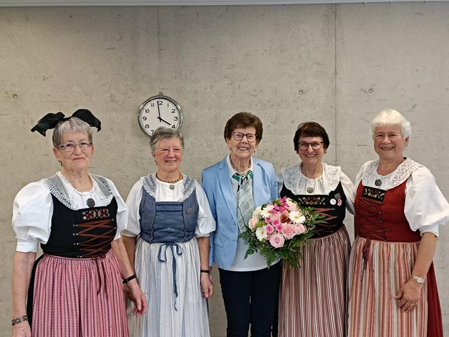 Bild (von links): Gründungsmitglieder Anna Maria Schweizer, Silvia Schwarb, Lina Schumacher, Benedikta Brutschi und das langjährige Vereinsmitglied Theres Rehmann. Foto: zVg