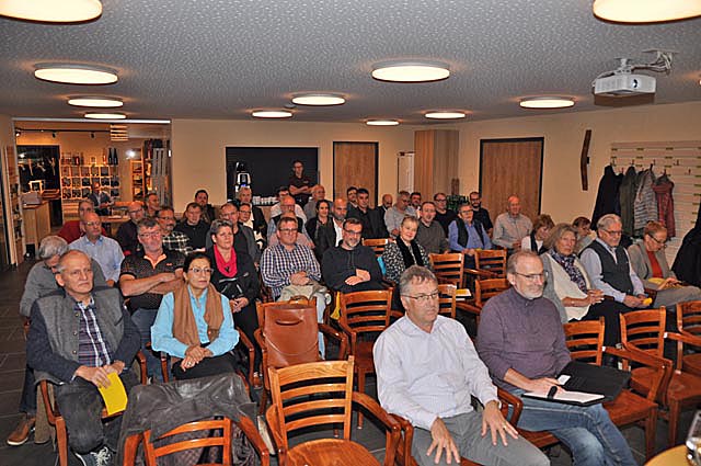 Die Abgeordneten von Fricktal Regio auf dem Lindenhof in Bözen. Foto: Jörg Wägli