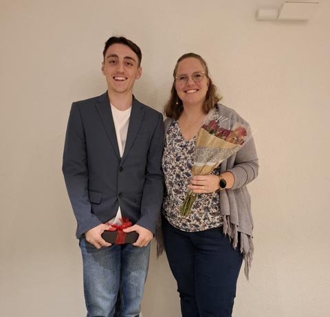 Alessio Porriciello und Daniela Leimgruber-Mathis, welche an der GV für ihre guten Resultate an den Grossratswahlen im Oktober geehrt wurden. Foto: zVg