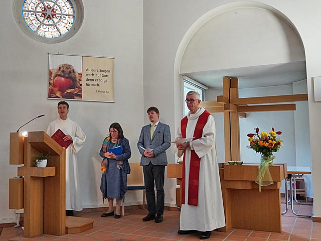 Die Verantwortlichen für die Gestaltung des Gottesdienstes (von links): Berthold Kessler, Pfarreiseelsorger röm-kath. Pfarramt Stein, Viktoria Roth, «Verein teilhaben» Wallbach, Mike Koch, Pfarrer reformierte Kirche Mittleres Fricktal, Stephan Feldhaus, Pfarrer christ-kath. Gemeindeverband Fricktal. Foto: zVg