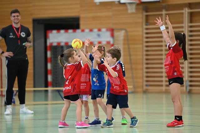 Die Jüngsten waren eifrig dabei. Foto: Christine Steck