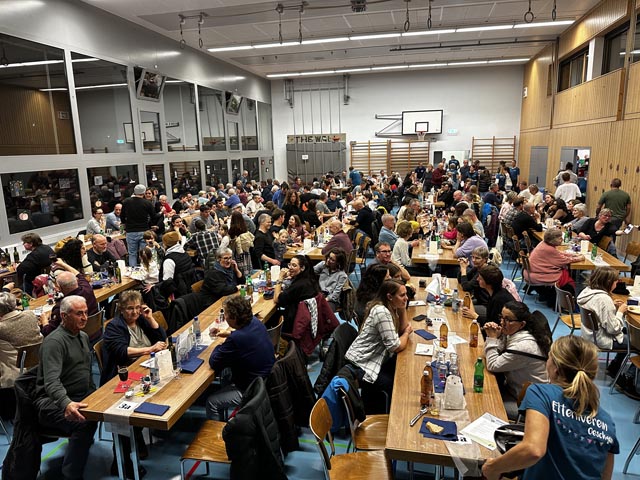 Volles Haus und viel Spass: Spaghettiessen zugunsten des Schneesportlagers Oeschgen. Foto: zVg
