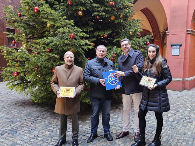 Petitionsübergabe vor dem Basler Rathaus. Foto: zVg
