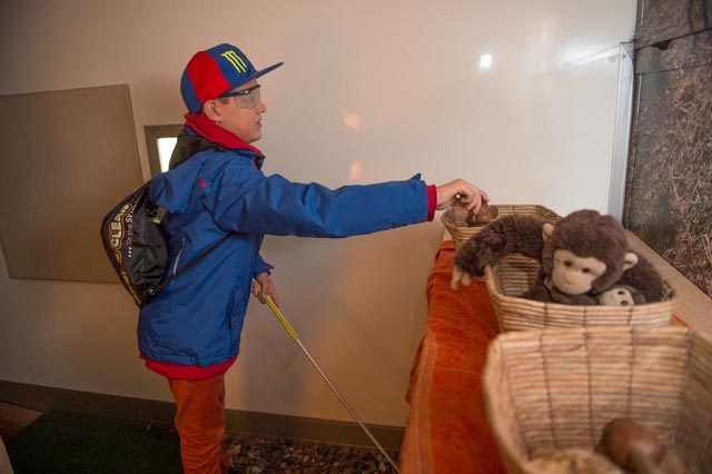 Im Erlebnismobil der CBM Christoffel Blindenmission. Foto: zVg