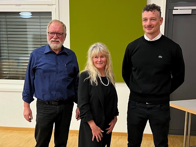 Von links: Gemeindeammann Thomas Rohrer, die neugewählte Gemeinderätin Helga Gähweiler und der abtretende Gemeinderat Michael Lang. Foto: zVg