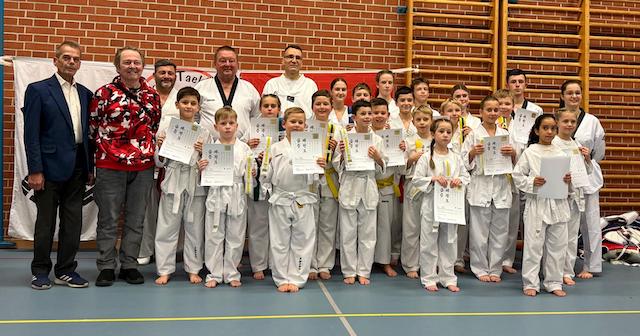 Schwaderloch: Spannende Teakwondo Gurtprüfung