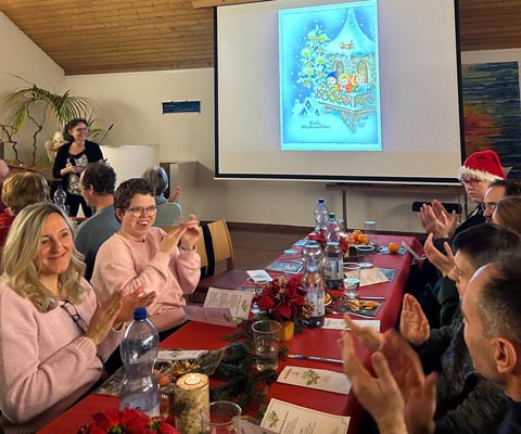 Insieme Rheinfelden feierte fröhlich den Advent. Foto: zVg