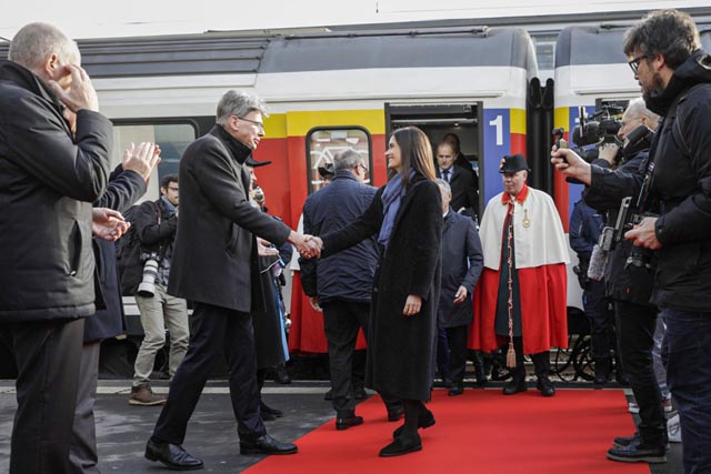 Bei ihrer Ankunft in Aarau wurde die Nationalratspräsidentin vom Gesamtregierungsrat des Kantons Aargau begrüsst. Foto: © Kanton Aargau, Chris Iseli