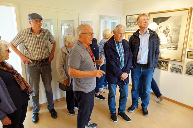 Präsentation der Seidenbilder-Sammlung. Foto: zVg 