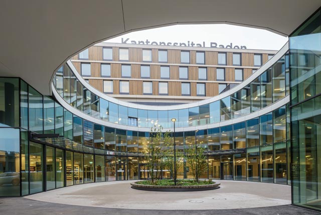 Das Empfangsatrium des KSB-Neubaus: Ab dem 27. Februar herrscht hier Hochbetrieb. Foto: zVg