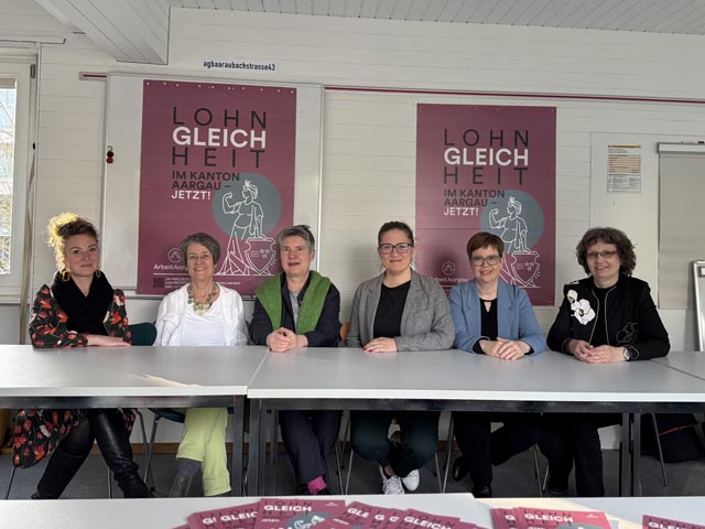 Von links: Irène Kälin, Amanda Sager-Lenherr, Gertrud Häseli, Nora Langmoen, Ruth Müri, Sabine Sutter-Suter Statements von ArbeitAargau sowie von den Vertreter:innen der Unterstützungsallianz. Foto: zVg