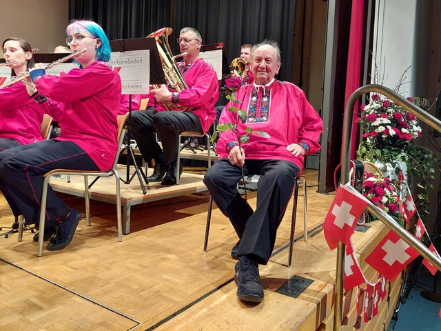 Oskar Herzog wurde für 70 Jahre MG Hornussen geehrt. Foto: zVg