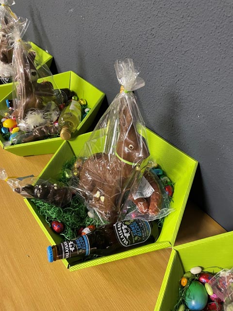 Gabentisch mit Osternästli. Foto: zVg