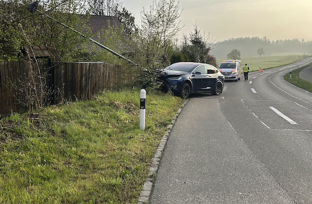 Aettenschwil: Gegen Strassenlampe geprallt