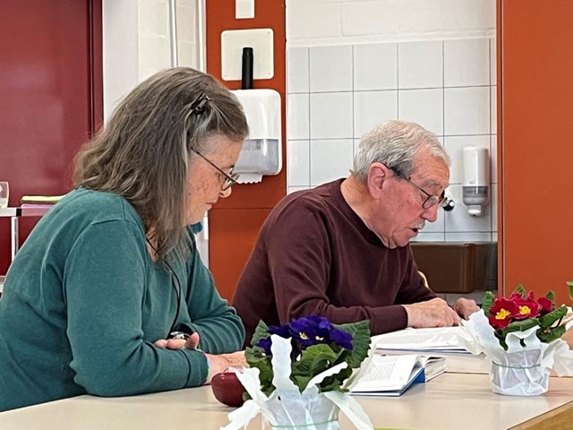 Stefan Wunderlin und Hilda Klaus-Kägi lasen Geschichten vor. Foto: zVg