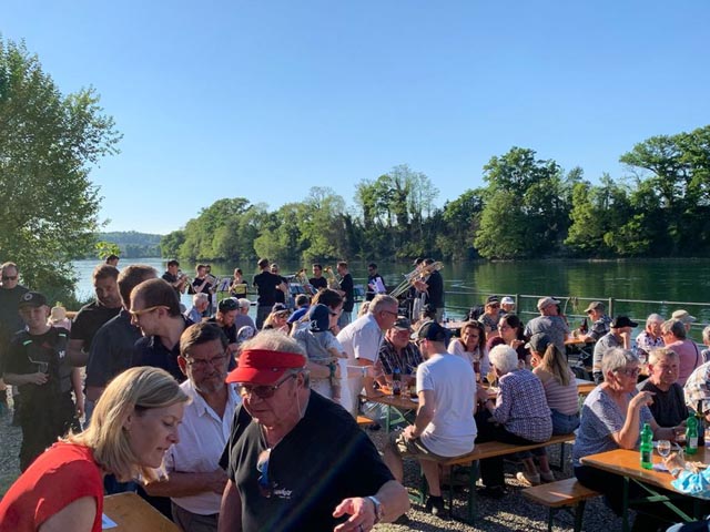 Mumpf: Brass Band Fricktal an der Fährieröffnung