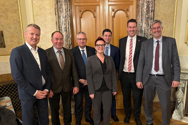 Von links: Thomas Burgherr, Alois Huber, Andreas Glarner, Stefanie Heimgartner, Benjamin Giezendanner, Christoph Riner, Christian Glur. Foto: zVg