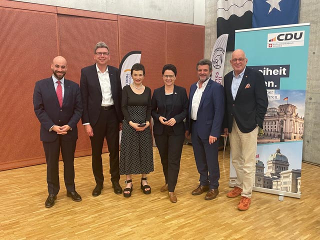(von links): Daniele Mezzi, Grossrat, Bezirk Laufenburg, Dieter Egli, Landammann und Regierungsrat Kanton Aargau, Marianne Binder, Ständerätin Kanton Aargau, Marion Gentges, Ministerin für Migration und Justiz, Land Baden-Württemberg, Alfons Paul Kaufmann, Grossrat/Fraktionspräsident, Bezirk Rheinfelden, Claus Widrig, 1. Vorsitzender-Landessprecher CDU Auslandsverband Schweiz/Deutschland. Foto: zVg