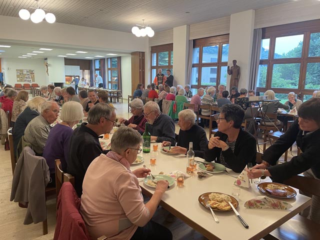 Ein Hauch von Weltkirche in Stein