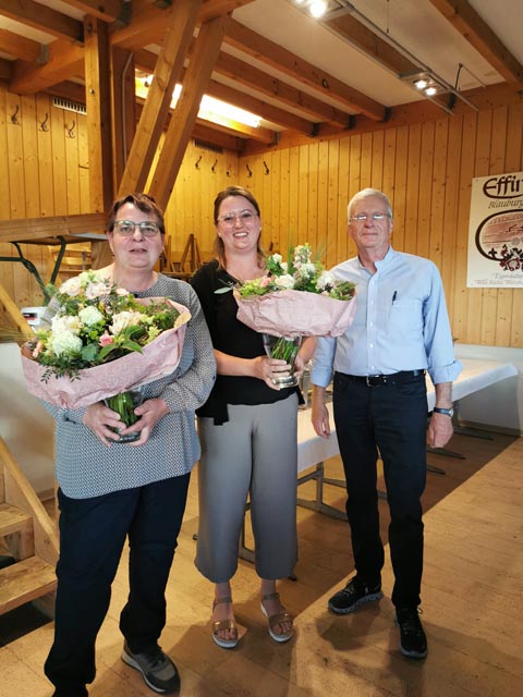 Die neuen Vorstandsmitglieder Andrea Wunderlin und Janina Imhof mit Präsident Urs Hofer. Foto: zVg