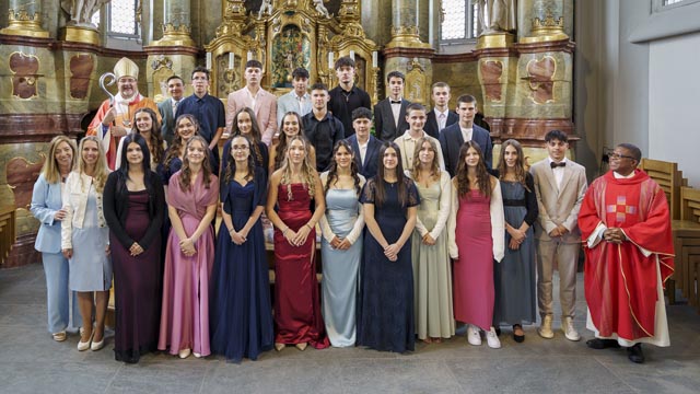 «Hand in Hand mit Gott» – Firmung in Laufenburg