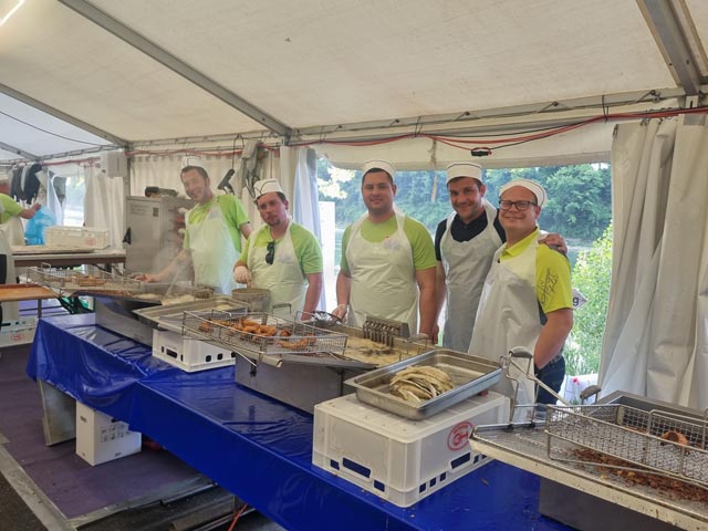 Die Fritteure bei der Arbeit. Foto: zVg