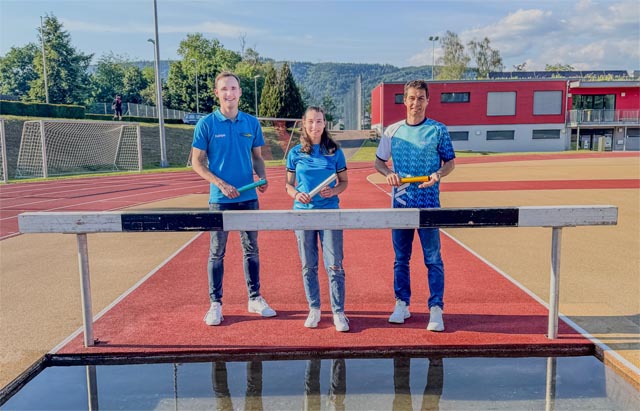 Bild (von links): Patrick Ankli (Präsident TV Stein), Serina Rohrer (OK-Präsidentin Aargauer Staffelmeisterschaften), Christian Winter (Präsident Aargauer Leichtathletikverband). Foto: zVg