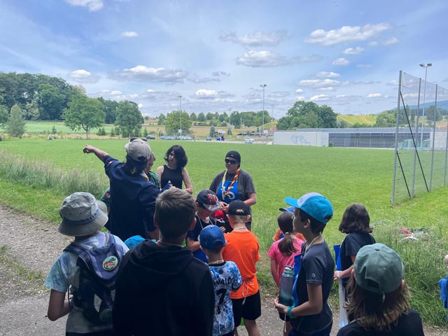 Erklärung der Strecke vor dem Start-Pfiff, damit sich niemand verläuft. Foto: zVg