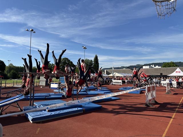 Die Turnfamilie Sulz am Barren