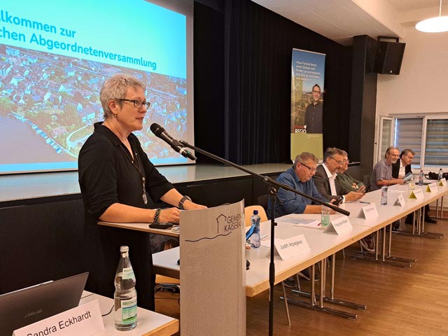Der Vorstand von Fricktal Regio mit Präsidentin Françoise Moser (am Rednerpult» wird sich nächstes Jahr verändern. Foto: Judith Arpagaus